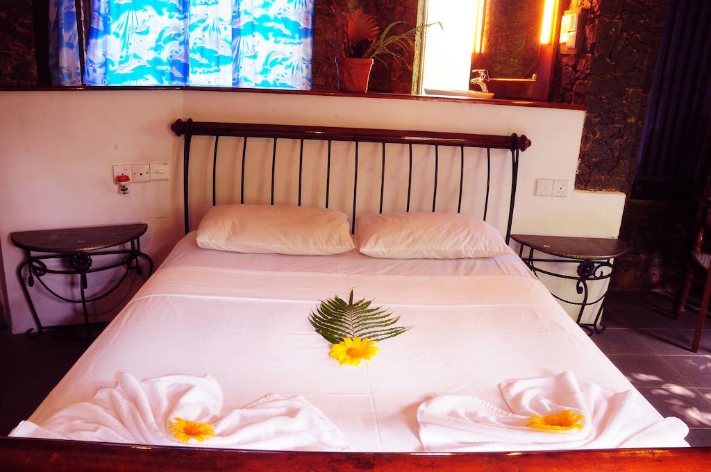 Boulder Garden Otel Kalawana Oda fotoğraf